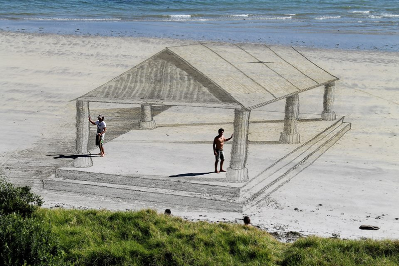 Illustration for article titled These 3D sand drawings create fun trippy illusions on the beach
